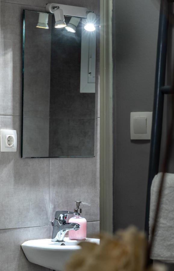 Apartment At The Foothills Of Acropolis أثينا المظهر الخارجي الصورة